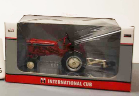 IH Cub w/one bottom plow, Fast Hitch - SpecCast Collectibles