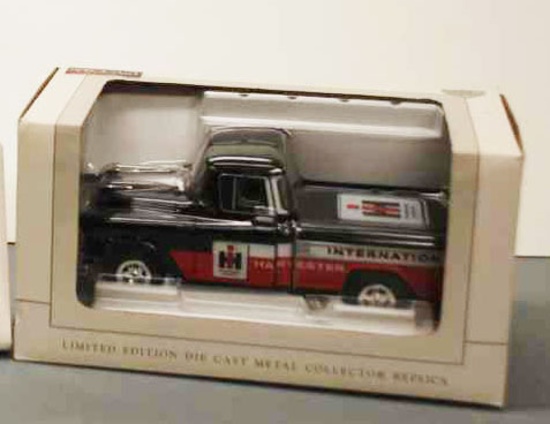 IH Limited Edition 1957 Chevy Cameo Pickup