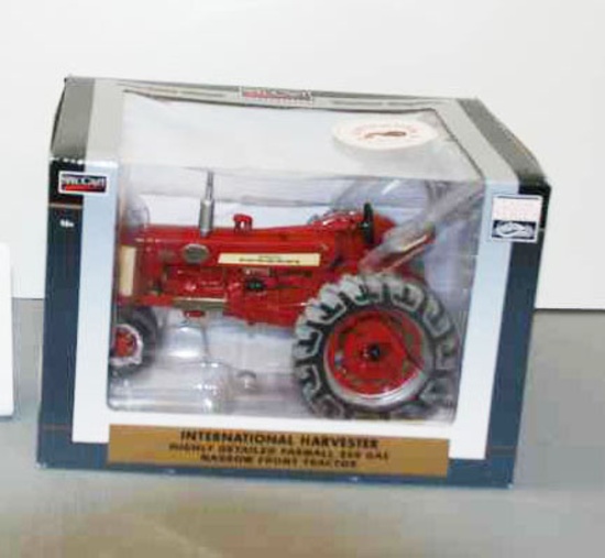 IH Farmall 350 Gas NF - SpecCast Collectibles