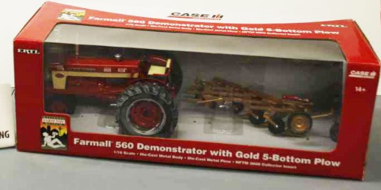 Case IH Farmall 560 Demonstrator w/Gold 5-bottom Plow - Ertl