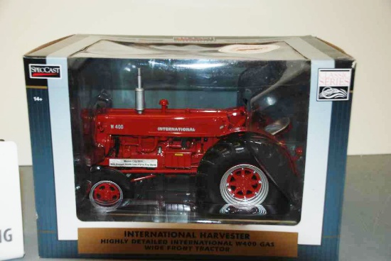 IH W400 Gas WF Tractor - SpecCast - Classic Series - Highly Detailed
