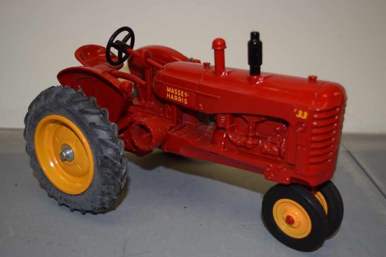 Massey-Harris 33 1987 The Toy Farmer - Ertl 1/16 Scale