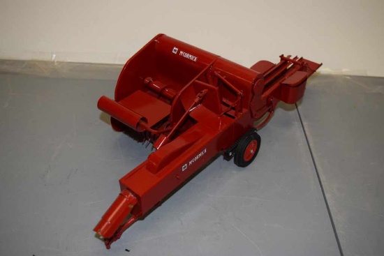 IH Model 45 Baler Custom - 1/16 Scale (No Box)