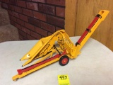 MM pull-type 1-row corn picker