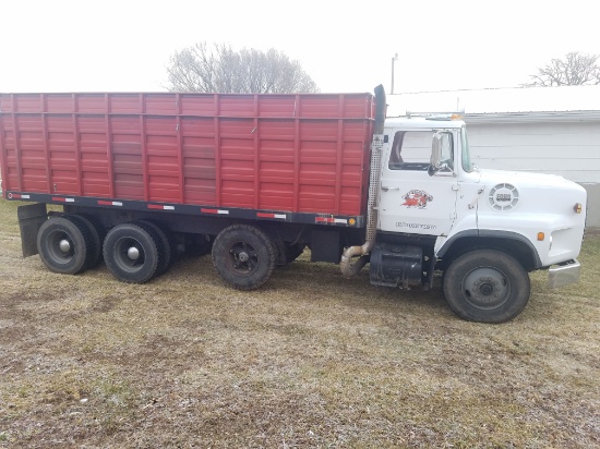 1983 Ford 9000 w/ 20’ Grain Box