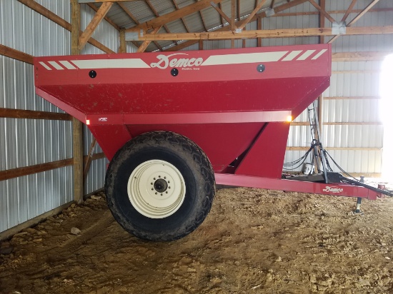 Demco 550 Grain Cart w/ 14” Unloading Auger