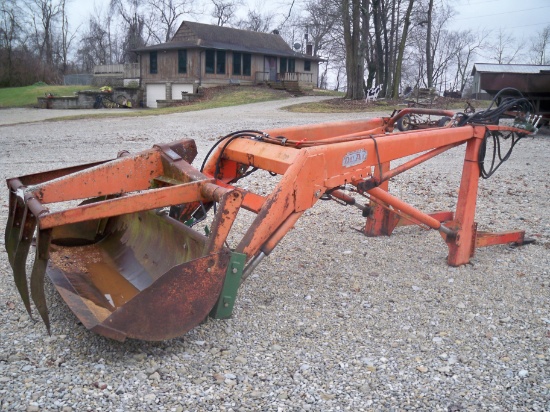Dual Loader Fits Oliver 1800. Has Grabble Quick Attach