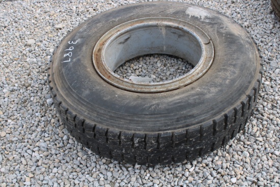 10.00R-20  (1) Tire And Rim