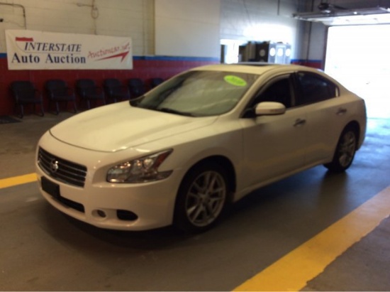 2010 Nissan Maxima ONLY 87K SUPER LOW MILES!!