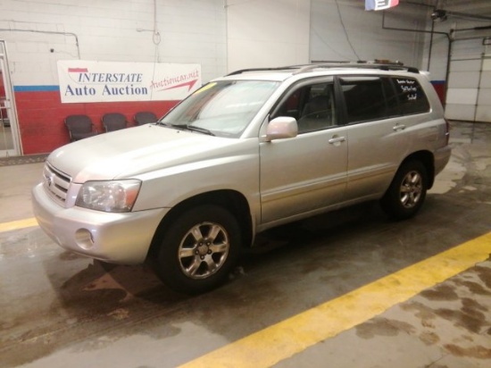 2004 Toyota Highlander LOW MILES 3rd Row Seating!