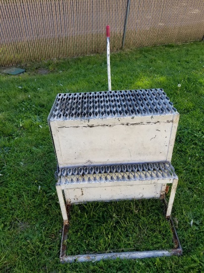 Small Step Ladder NO RESERVE