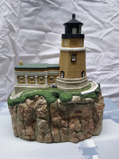 Lot 454- SPLIT ROCK IL LIGHTHOUSE