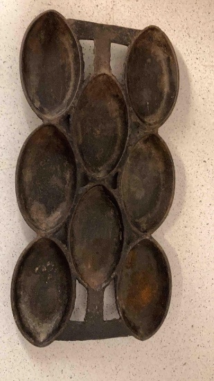 antique cast iron oval muffin mold #4
