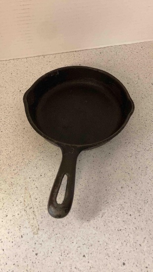 vintage #3 cast iron skillet