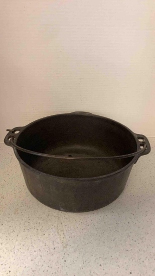 vintage cast iron Dutch oven #501