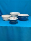 Pyrex mixing bowl set