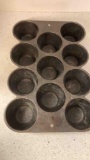 vintage cast iron Wagner ware muffin tin