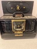 Zenith transoceanic radio turns on