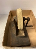 Handcrank grinding wheel