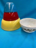 lot of Pyrex bowls nesting