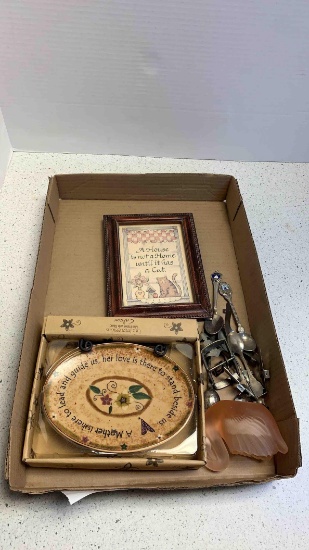 Plate, plaque and spoons