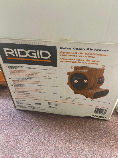 daisy chain air mover open box item rigid, turns on