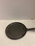 Lodge cast iron round griddle