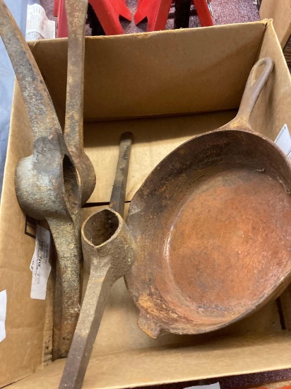 unmarked cast iron chicken fryer three pick ax head
