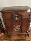 antique 1920s majestic floor model radio