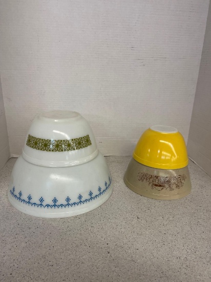 Mixed lot of Pyrex mixing bowls Snowflake Blue Forest Fancies