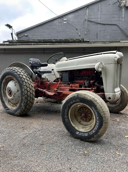 FORD 8N TRACTOR 3pt hitch runs gas 6v