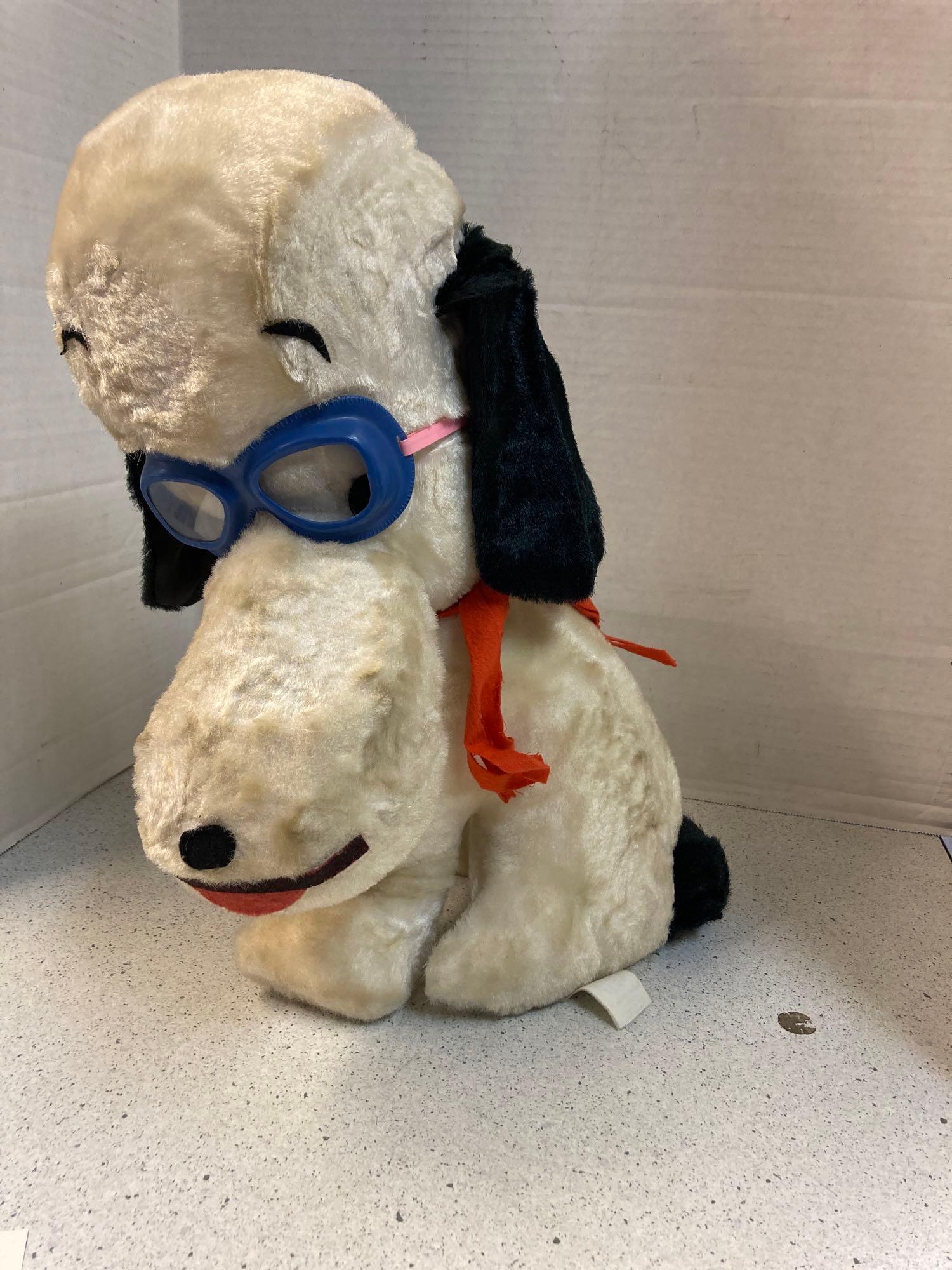 Large hotsell stuffed snoopy