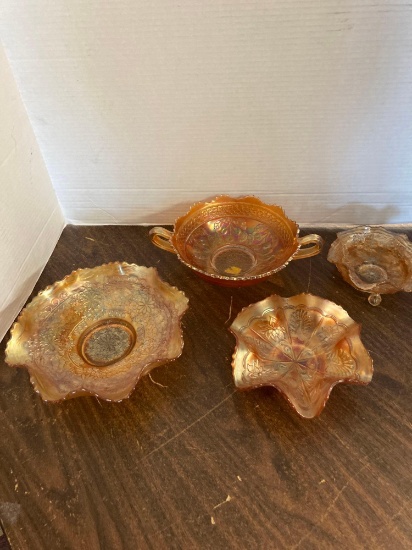 4 pieces of carnival glass