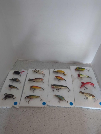 16 vintage fishing lures