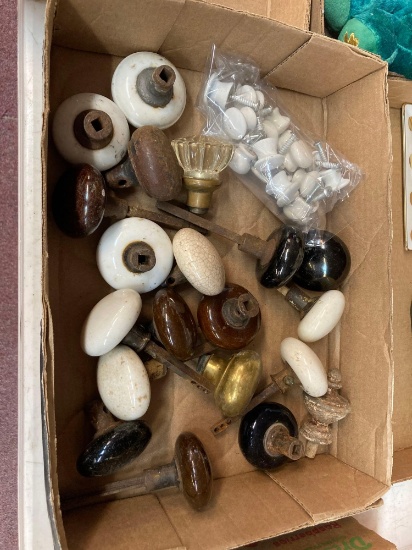 Flat full of door knobs and drawer pulls knobs