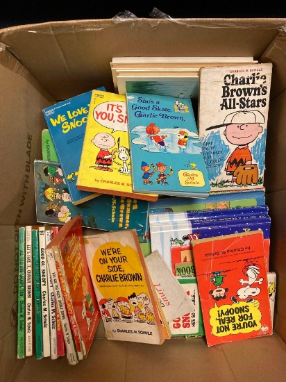 Vintage Peanuts Charlie Brown Snoopy paperback books