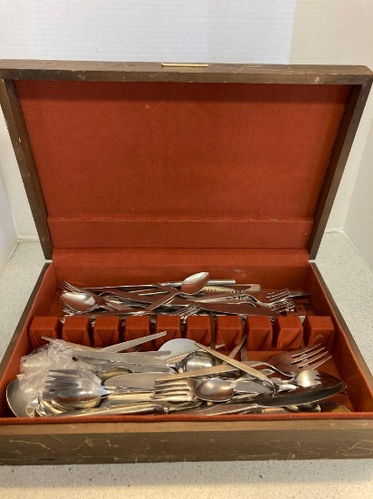 Oneida stainless silverware in chest