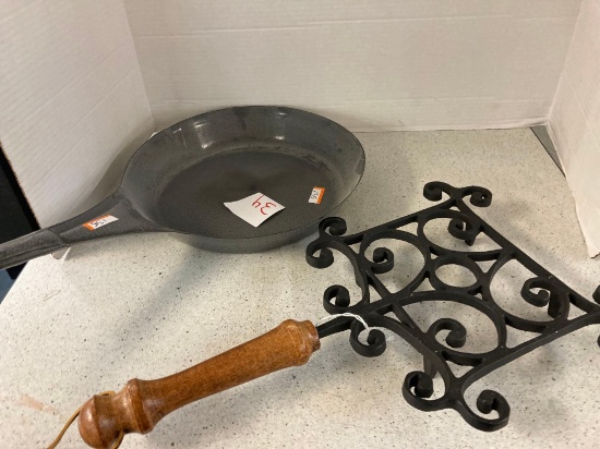 vintage granite ware skillet iron trivet