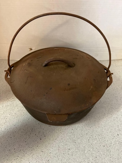 Cast Iron Dutch Oven with 10 1/4 basting lid
