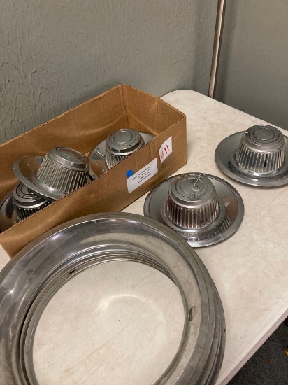 vintage Chevrolet beauty rims center hubs
