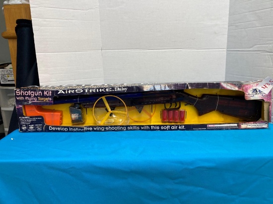 Daisy shot gun kit with flying targets