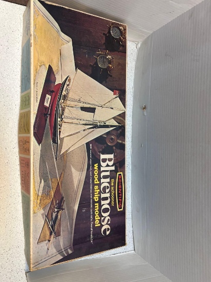 Scientific model Bluenose schooner ship model in the box 21 inches