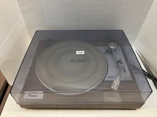 Yamaha YP 211 turntable works