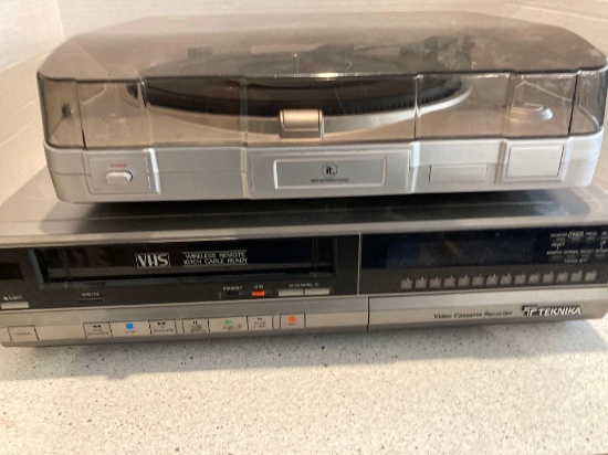 Teknika VHS IT Turntable