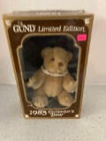 Gund 1985 Collectors Bear