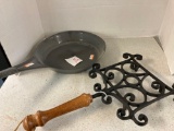vintage granite ware skillet iron trivet