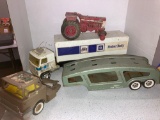 Structo Toy Fisher Body Tractor Trailer Farmall Tractor