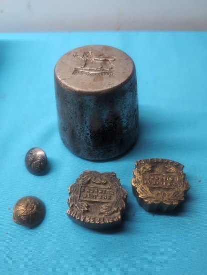 Antique military badge stamps 2 buttons