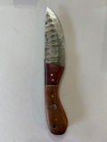 Hand made Damascus steel knives with custom wood, bone, horn or resin handles.