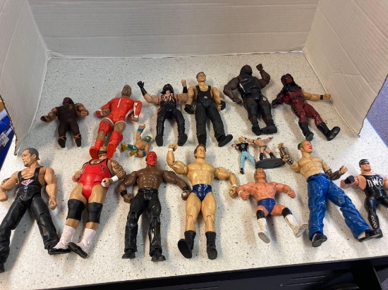 16 wrestling figurines